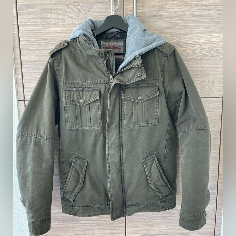 Levi’s Men’s Sherpa Lined Two Pocket Hooded Trucker Jacket
